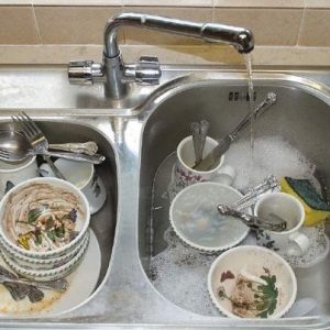 集消毒杀菌、烘干收纳为一体的餐具柜，实用还不占地方